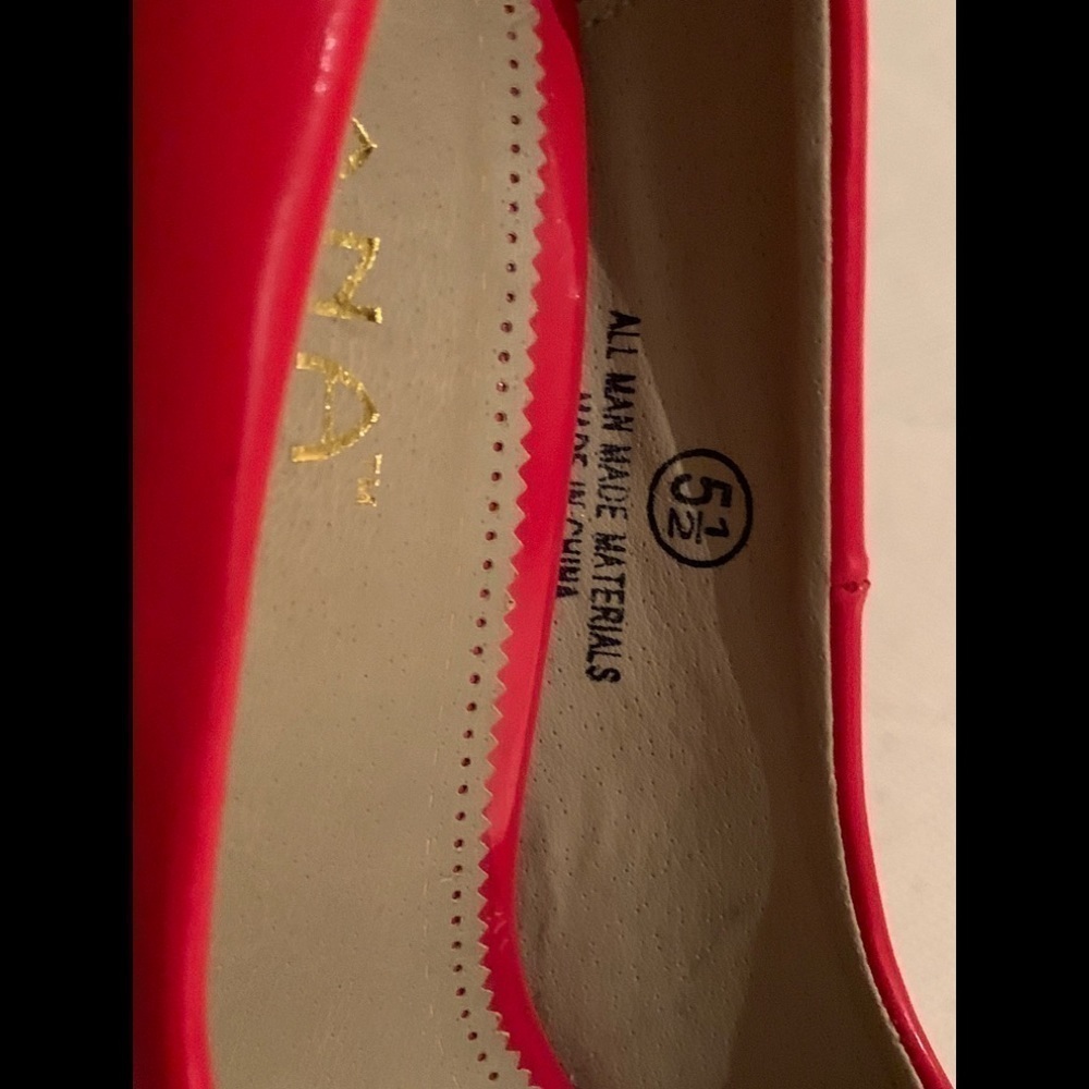 Shoes - Picture 5 of 8